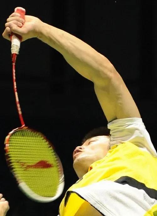 {百家樂}(羽毛球正确挥拍动作图片)